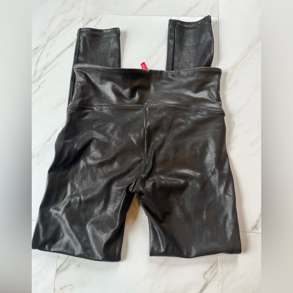 Spanx Black Faux Leather Legging petite medium - Picture 4 of 9
